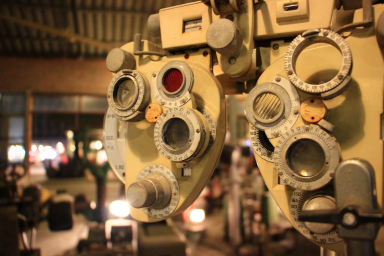 glasses 704188 1920 768x512