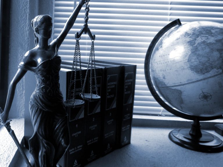 lady justice 2388500 1920 768x576