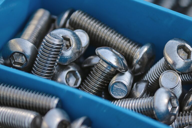 screws g6dd3024ff 1920 768x512