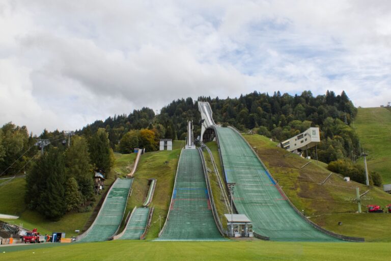 ski jumping 7003476 1920 768x512